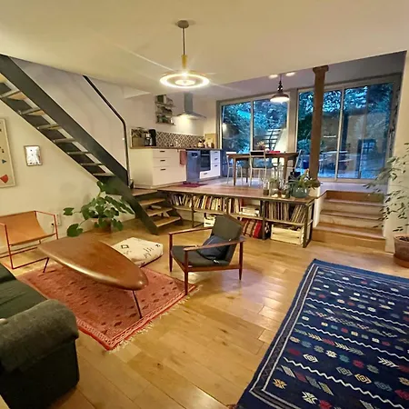Manon Cormier Furnished Housee Burdeos